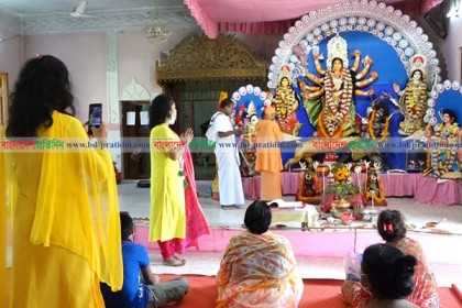 বরিশালে মণ্ডপে মণ্ডপে মহানবমী অনুষ্ঠিত