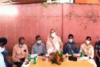বাগেরহাটে বিভিন্ন দুর্গাপূজা মণ্ডপ পরিদর্শন করলেন বন উপমন্ত্রী