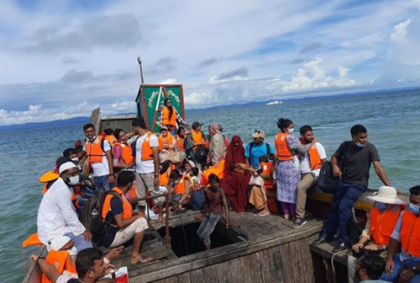 নিরাপদে ফিরলেন সেন্টমার্টিনে আটকা পড়া পর্যটকরা 