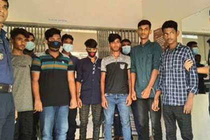 আগৈলঝাড়ায় কিশোর গ্যাং চক্রের ৬ সদস্য গ্রেফতার 
