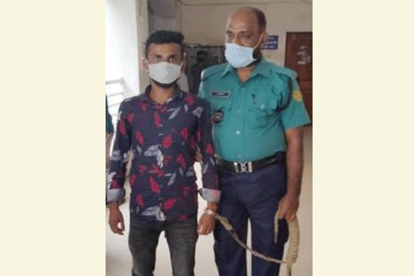নৌবাহিনীর কর্মকর্তাকে মারধর, গাড়িচালক একদিনের রিমান্ডে