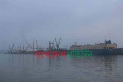 প্রথমবারের মতো জাহাজে পরিপূর্ণ মোংলা বন্দর জেটি