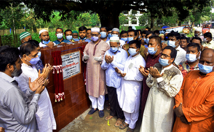 'এ সরকারের আমলে সবাই আনন্দ ও উৎসবের মধ্য দিয়ে নিজ নিজ ধর্ম পালন করে'
