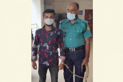 নৌবাহিনীর কর্মকর্তাকে মারধর, গাড়িচালক একদিনের রিমান্ডে