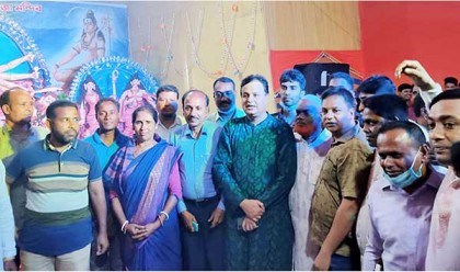 নন্দীগ্রামে বিভিন্ন মন্দির পরিদর্শন এমপি মোশারফের