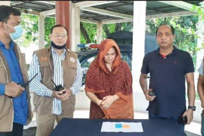 চাঁদপুরে সাবেক ইউপি চেয়ারম্যানের মেয়ে ইয়াবাসহ গ্রেফতার

