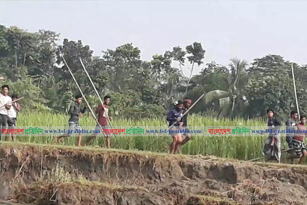 বরিশালে নৌ পু‌লি‌শের ওপর হামলা