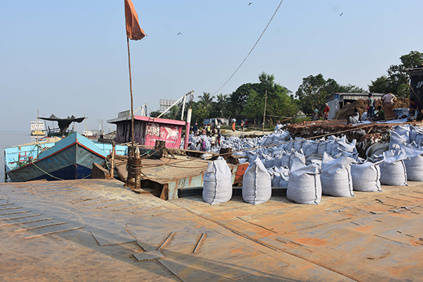 দৌলতদিয়া ফেরিঘাটে ফের ভাঙন