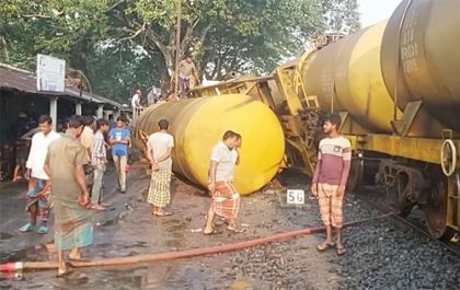 ৯ ঘণ্টা পর খুলনার সঙ্গে ঢাকার ট্রেন চলাচল স্বাভাবিক
