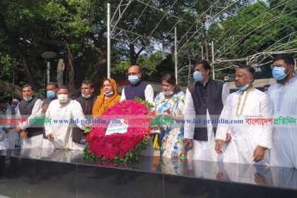 বঙ্গবন্ধুর প্রতিকৃতিতে কৃষক লীগের শ্রদ্ধা