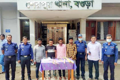 চার ডাকাত গ্রেফতার, অস্ত্র উদ্ধার

