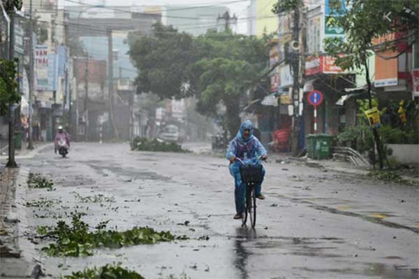শক্তিশালী টাইফুন ‘মোলাভি’র কবলে ভিয়েতনাম, নিখোঁজ ২৬ জেলে