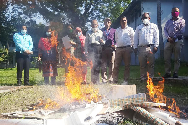 কুড়িগ্রামে আগুনে পুড়ানো হলো অব্যবহৃত দেড় কোটি টাকার স্ট্যাম্প
