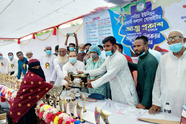 নাঙ্গলকোটে অসহায় পরিবারের মধ্যে বিভিন্ন উপকরণ ও নগদ অর্থ বিতরণ
