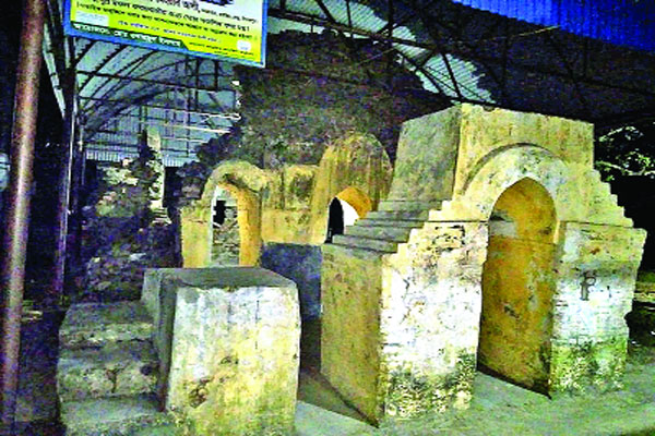 প্রাচীন চেহেলগাজী মসজিদটির ভগ্নদশা