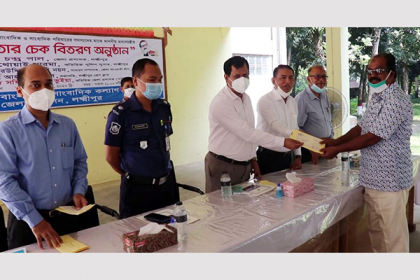 প্রধানমন্ত্রীর আর্থিক সহায়তা পেলেন ৩৩ জন সাংবাদিক