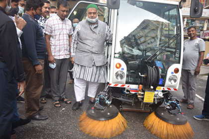 পরিষ্কার-পরিচ্ছন্নতায় চসিকে যুক্ত হলো স্যুইপিং ট্রাক