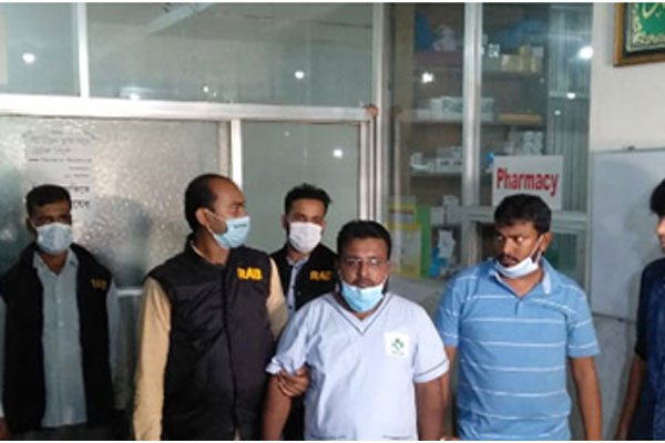 ওয়ার্ডবয় করতেন অস্ত্রোপচার, বিশেষজ্ঞ চিকিৎসক এইচএসসি পাস!