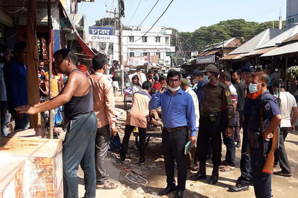 ধুনটে ফুটপাতে উচ্ছেদ 
অভিযানে জরিমানা