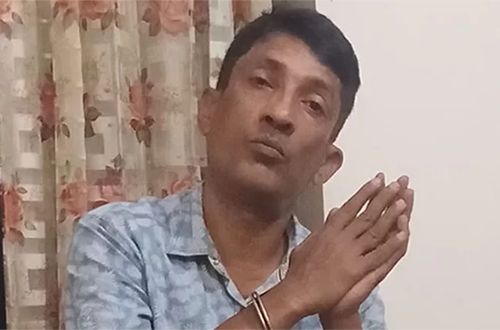 ছেলেকে আইসক্রিম আনতে পাঠিয়ে মাকে ধর্ষণ করলেন স্কুলশিক্ষক 