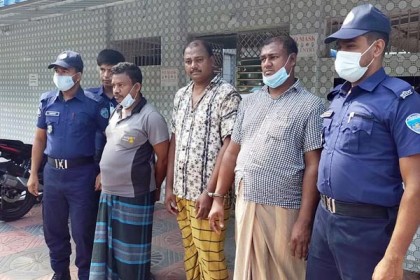 রাতে বিজিবি সেজে গরু ডাকাতি, দিনে কসাই হয়ে মাংস বিক্রি!