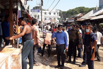 ধুনটে ফুটপাতে উচ্ছেদ 
অভিযানে জরিমানা