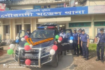 গাড়ি চালককে বিদায়ী সংবর্ধনা দিলেন গৌরনদী থানার ওসি