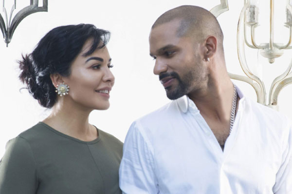 ফেসবুকে প্রেম থেকে ১০ বছরের বড় কিক বক্সারকে বিয়ে করেন ধাওয়ান