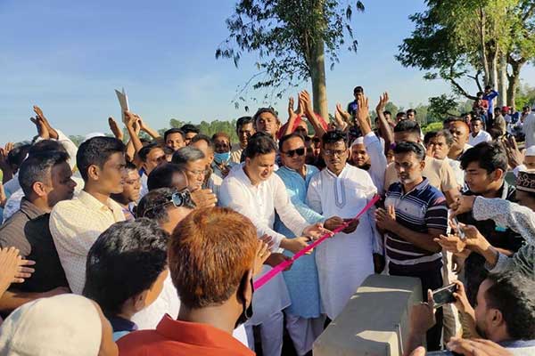 কাহালুতে রাস্তার উন্নয়ন কাজের উদ্বোধন