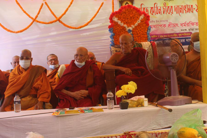 লাকসামে বৌদ্ধ বিহারে কঠিন চীবর দানোৎসব