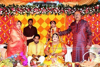 বিয়ের পিঁড়িতে রাসিক মেয়র লিটন কন্যা ডা. অর্ণা