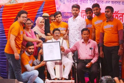 কামারগ্রাম কাঞ্চন একাডেমির শিক্ষক অরবিন্দ কুমারকে বিদায়ী সংবর্ধনা