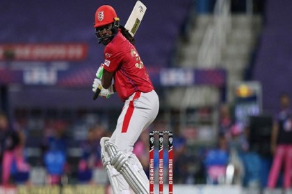 এক হাজার ছক্কার মাইলফলক গড়লেন গেইল