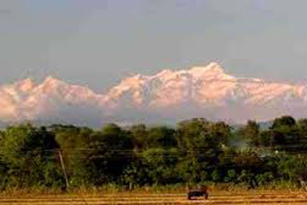 শুভ্রতা ছড়িয়ে দিয়েছে কাঞ্চনজঙ্ঘা