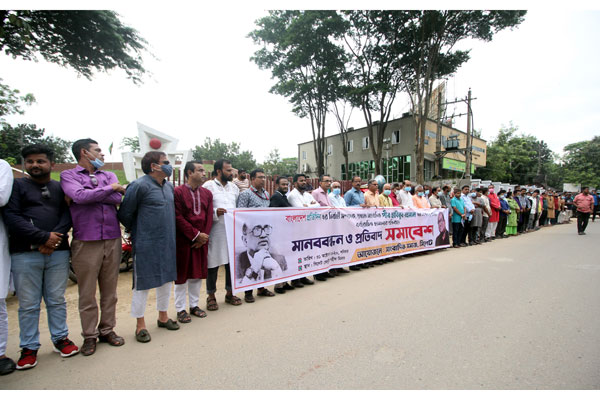সাংবাদিক পীর হাবিবের বাসায় হামলার প্রতিবাদে সিলেটে মানববন্ধন