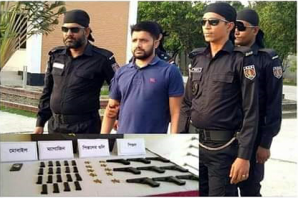 বেনাপোলে অস্ত্র ও গোলাবারুদসহ ইউপি সদস্য আটক