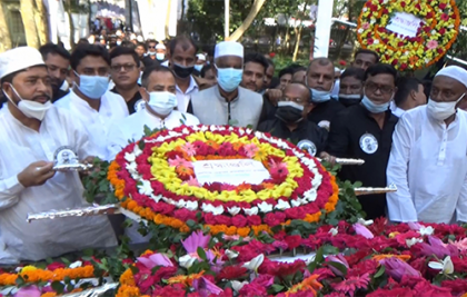 সাবেক পৌর মেয়র লোকমানের কবরে আওয়ামী লীগ নেতাকর্মীদের শ্রদ্ধা