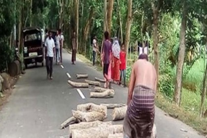 বরিশালে বাসের চাপায় ইমাম নিহত, প্রতিবাদে সড়ক অবরোধ
