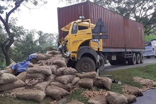সিরাজগঞ্জে দুই ট্রাকের সংঘর্ষে দুই চালক নিহত