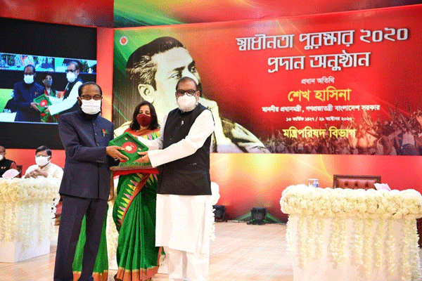 স্বাধীনতা পদক পেলেন অধ্যাপক ডা. এম ইউ কবীর চৌধুরী