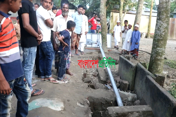 সোলার স্টিক সারাতে গিয়ে বিদ্যুৎস্পৃষ্ট হয়ে দুই শিক্ষাথীর মৃত্যু