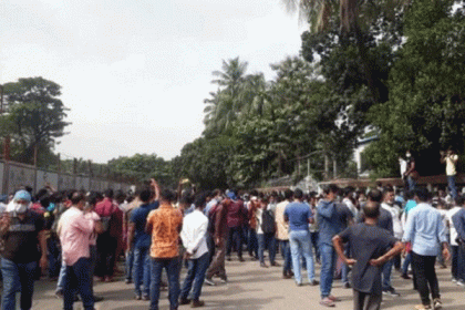 পররাষ্ট্র মন্ত্রণালয়ের সামনে মালয়েশিয়া প্রবাসীদের অবস্থান