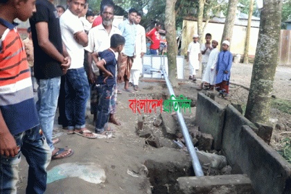সোলার স্টিক সারাতে গিয়ে বিদ্যুৎস্পৃষ্ট হয়ে দুই শিক্ষাথীর মৃত্যু