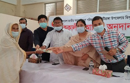খাগড়াছড়িতে ভিক্ষুকদের জীবনমান উন্নয়নে এক কালিন আর্থিক অনুদান প্রদান