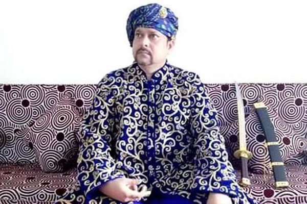 নবাবের নাতি পরিচয় দেয়া আসকারির বিরুদ্ধে মামলা, শ্যালক গ্রেফতার