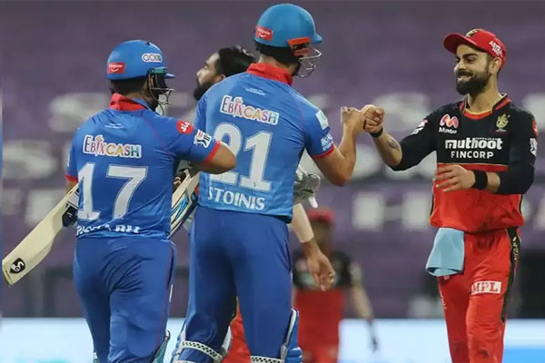 শেষ চারে দিল্লি, হেরেও প্লে অফে কোহলির ব্যাঙ্গালুরু