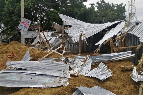 চকরিয়ায় অবৈধভাবে নির্মিত ২০ দোকান উচ্ছেদ, আটক ১ 