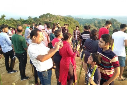 সাজেকে পর্যটকদের ঢল