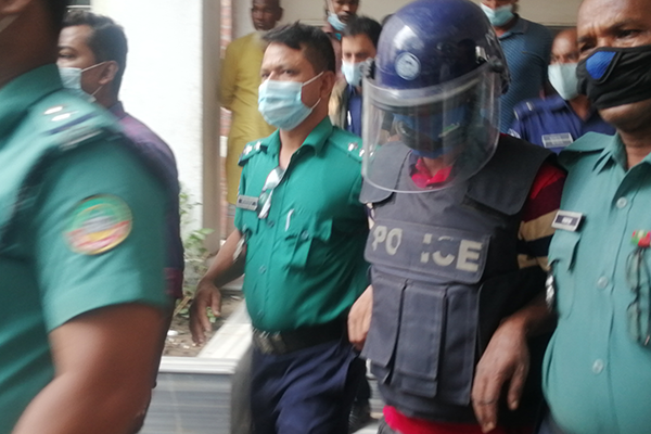রংপুরে স্কুলছাত্রী ধর্ষণ: এএসআই রায়হান ৫ দিনের রিমান্ডে