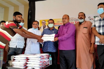 ইটনায় কৃষক লীগের উদ্যোগে
বিনামূল্যে ধানের বীজ বিতরণ